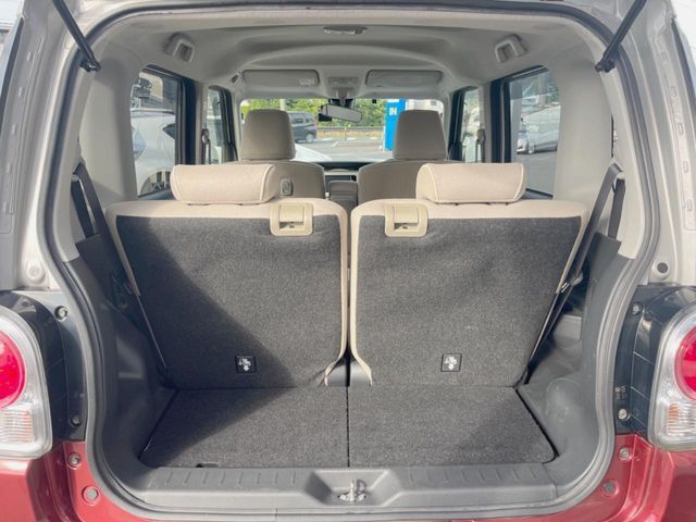 普段のお買い物や通勤、送迎等に十分な荷室スペースを確保しております。セカンドシートを倒すと、大きな荷物の積載も可能です♪