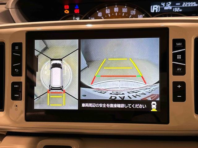 4つのカメラがしっかりサポート。駐車場や狭い路地などでも障害物が確認しやすく、真上からの目線でクルマの周囲が確認できて安心♪