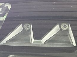 【スマートアシスト】走行中に前方の車両等を認識し、衝突しそうな時は警報とブレーキで衝突回避と被害軽減をアシスト。より安全にドライブをお楽しみいただけます。