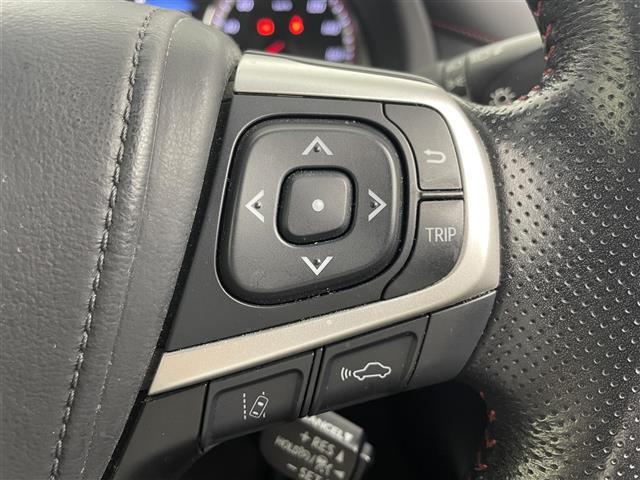 【レーントレーシングアシスト（LTA）】レーダークルーズコントロール使用時に、車線の中央を走るように支援したりお知らせしたりして、車線逸脱を防ぎます！機能には限界があるためご注意ください。