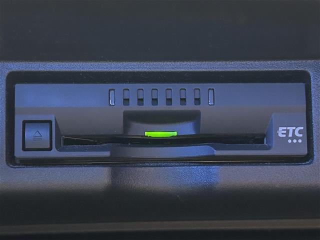 ◆【ETC】有料道路を利用する際に料金所で停止することなく通過できる、ETC車載器（ノンストップ自動料金収受システム機器）が装備されています。セットアップを行うことで利用可能になります。