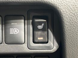【シートヒーター】寒い日に重宝するシートヒーター！エアコンより早く温まってくれるので寒がりの人も安心ですね♪エアコンの温風は乾燥するから苦手、という方にもをおすすめです。