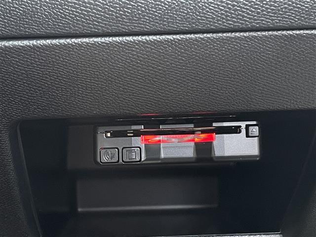 ご遠方の場合でも、下取り車両の金額を概算でお出しすることは可能でございます。車検証をお手元に、走行距離をご確認の上お問い合わせくださいませ。
