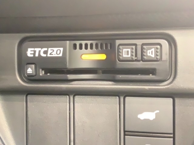 いまや快適なカーライフに欠かせないETCが付いています。