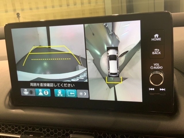 全方位モニターがついています！　車の周囲を360°安全確認できるので、普段の駐車はもちろんの事、縦列駐車や幅寄せの際にも活躍してくれますよ。