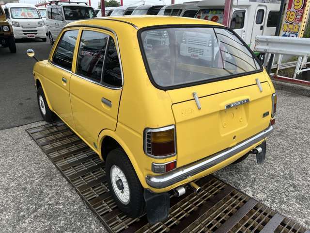 展示までにまずお車を見て頂くために一度は全車、外装も内装も当店スタッフが手作業でクリーニングしております☆ご納車の前にも気持ちよく乗っていただくために再度のクリーニングもしてお渡し致ししております☆