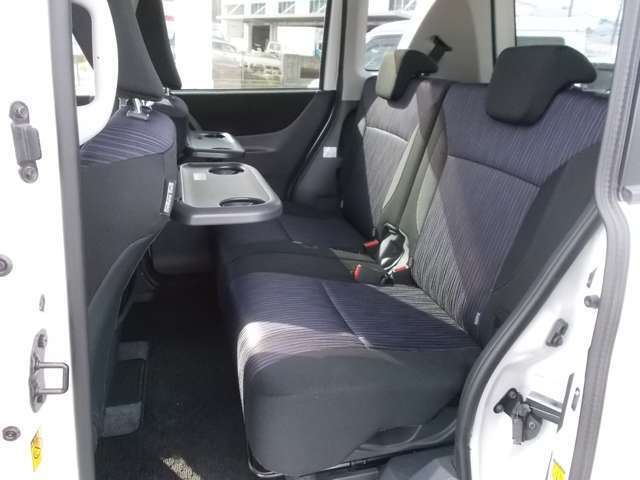 使い勝手の良い後部座席です