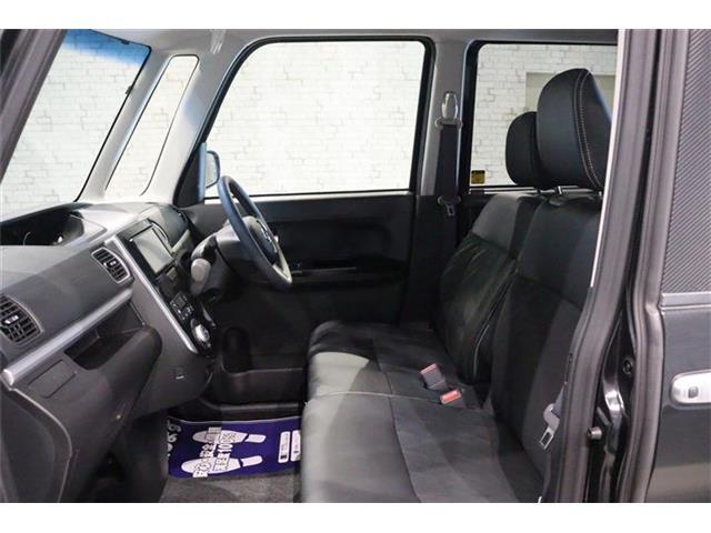 体格に合わせてシートの位置をきめ細かく調節できるので、いつでも最適な運転姿勢をキープ。操作も軽く、ラクラクです