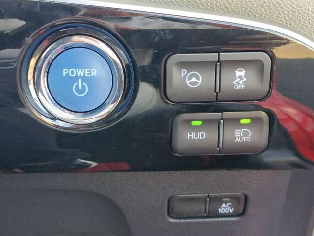 【横滑り抑制機能】雨や雪で滑りやすい路面などで横滑りが発生した時、ブレーキとエンジン出力を自動的にコントロールし、優れた車両安定性を実現します！