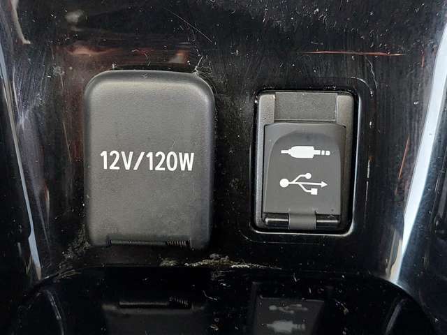 【運転席操作部】『運転席周辺の装備』の画像になります。快適なドライブを楽しむための機能が装備されています！運転席から触れるので使いやすいです！