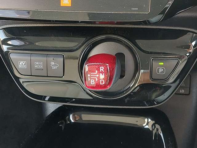 【運転席操作部】『運転席周辺の装備』の画像になります。快適なドライブを楽しむための機能が装備されています！運転席から触れるので使いやすいです！