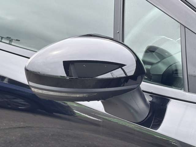 ウィンカードアミラー☆ライトの点滅で対向車、歩行者などに曲がることを知らせることができるので安心・安全につながりますね♪