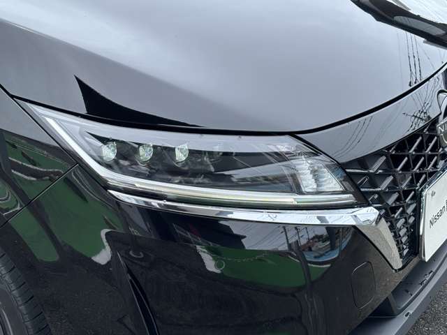 夜間走行の様々な局面に向けて、LEDヘッドランプで視認性をしっかり確保☆ハロゲンヘッドランプのおおよそ2倍の光量で、広範囲に明るくドライバーをサポートしてくれます。
