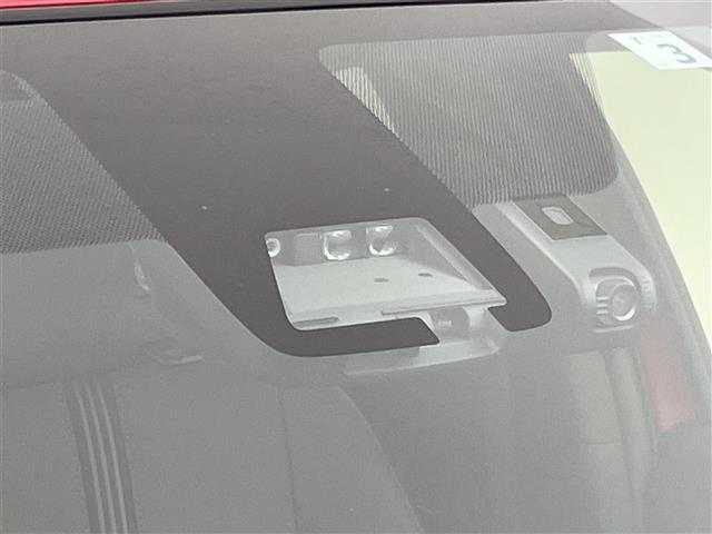 【ドライブレコーダー】映像・音声などの運転中の記録を残します。事故などを起こした起こされた時の証拠になりえますので、もしも時でも安心ですね。