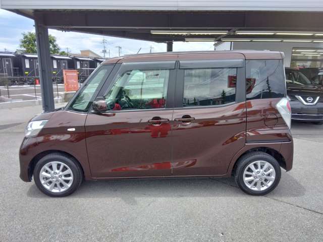 車体色はモカブラウンパールになります。