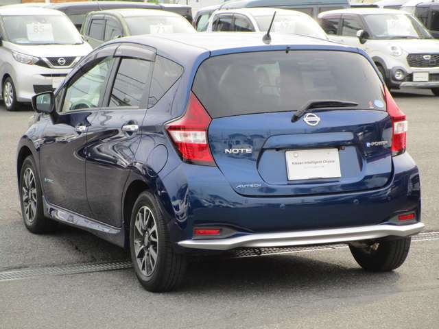 支払い総額に含まれる諸費用の金額は、埼玉県登録・一般ナンバー・車庫証明はお客様にて取得・ご来店店頭納車の内容で計算をしております。詳しくはお気軽にスタッフまでお問い合わせください。