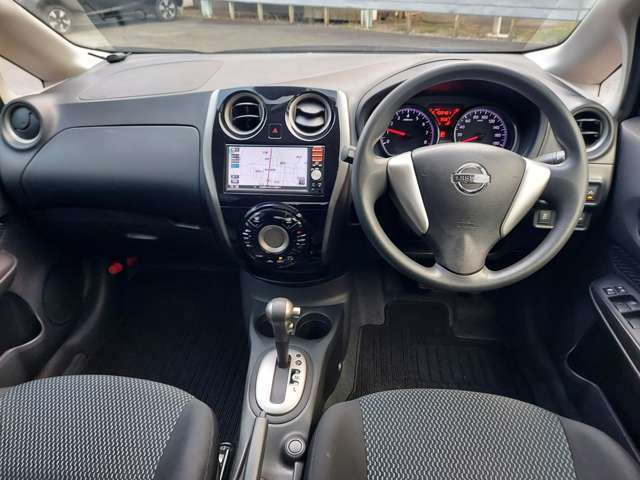 スッキリとしたインパネまわり！視界良好です★