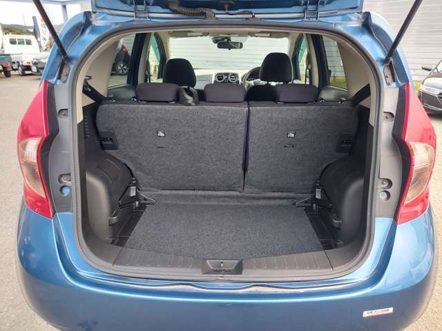 後席を倒すと荷室が更に広くなります！