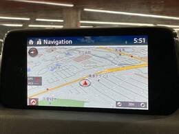 【マツダコネクトナビ】車内の雰囲気にマッチした一体型タイプのナビ。各種車輌設定やBluetooth再生等、様々な機能が楽しめます。直感的なダイヤル操作が可能で、使い勝手も良好です。