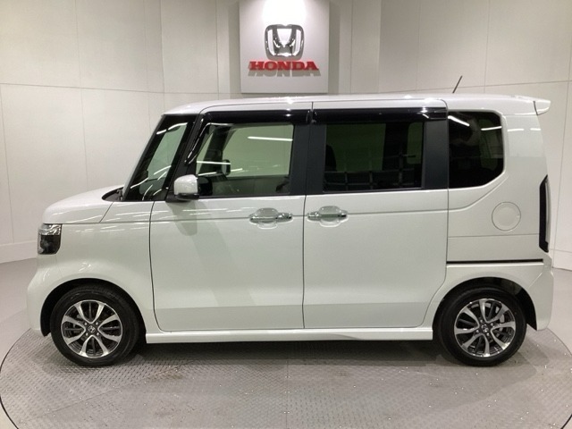 購入後も自社指定整備工場完備でお客様の愛車をしっかりサポート致します！御納車時には安全かつ安心してお乗り頂けるようホンダ専門知識を持つ整備スタッフが点検・整備・装備も説明をしてお渡ししております。