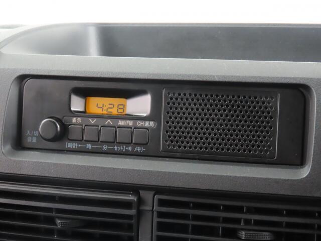 純正ラジオデッキを装備してます！各種ナビのご用意もオプションでご用意しておりますので、何なりとお申し付けください(^^♪