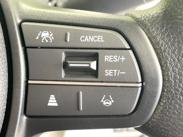 【アダプティブクルーズコントロール】高速道路での長距離走行が楽に！！自動で速度を保つクルーズコントロールが、衝突軽減システムと連携し、前方の車両を感知して車間を保つように速度調節してくれます！！