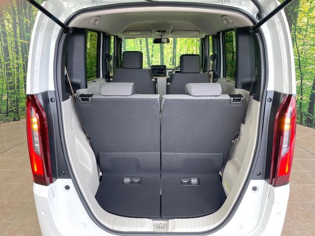 普段のお買い物や通勤、送迎等に十分な荷室スペースを確保しております。セカンドシートを倒すと、大きな荷物の積載も可能です♪