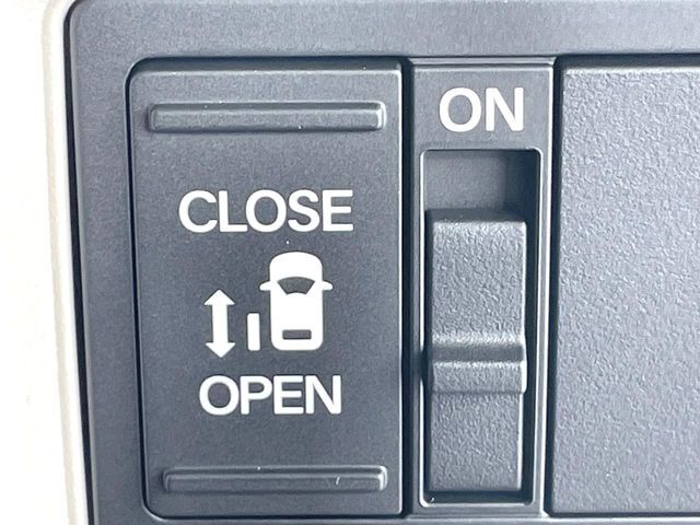 【パワースライドドア】スマートキーや運転席のスイッチでスライドドアの開閉が可能♪電動だから力を入れてドアを開ける必要が無く、小さいお子様でも、重い荷物を持っている時もラクに開け閉めできます♪
