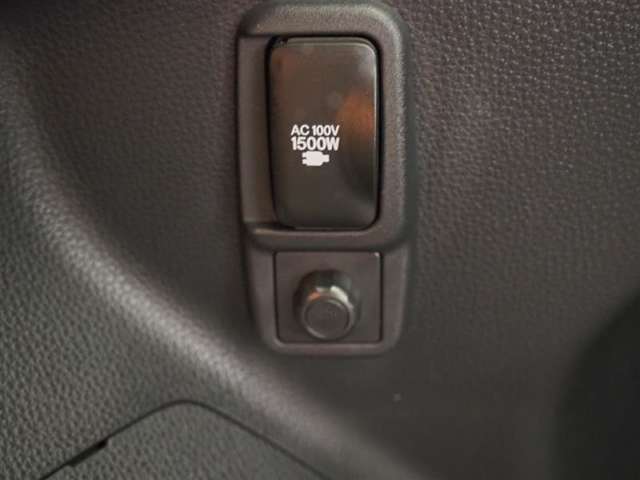 アクセサリーコンセント（AC100V/1500w非常時給電システム）が装備されています。非常時にはガソリンを電気に変換して給電することができます。