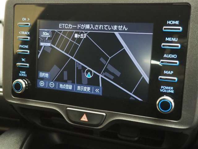 純正ナビを装備。タッチパネル式で使いやすく、お出かけもラクラクです。