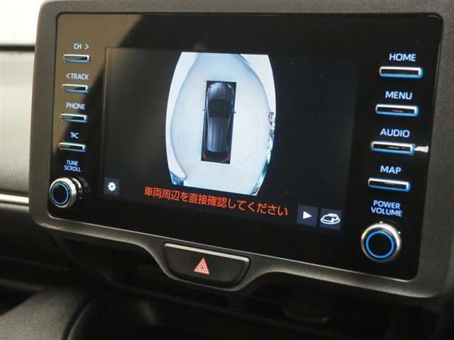 専用のカメラにより、上から見下ろしたような視点で360度クルマの周囲を確認することができます。