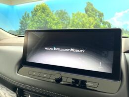 【12.3インチNissanConnectナビ】インテリアに溶け込むスタイリッシュな「専用設計」メーカーナビを装備♪視認性や操作性など基本性能にも優れ、より上質なカーライフをお楽しみいただけます。