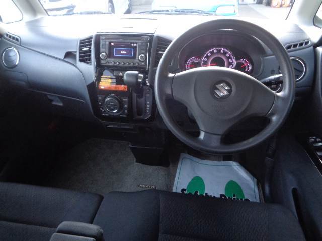 禁煙車で内装もきれいに保たれています。