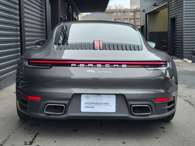 6 気筒 水平対向ターボ エンジン 3.0 L 283 KW