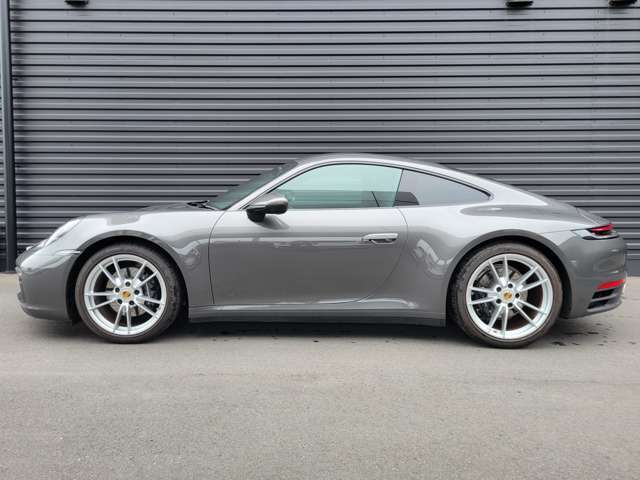 タイヤ 235/40 ZR19、295/35 ZR20