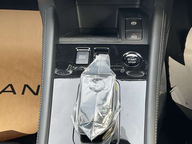 パソコンのマウスのような電制シフト、手首を軽く動かすだけで操作できる、まったく新しい操作感です。