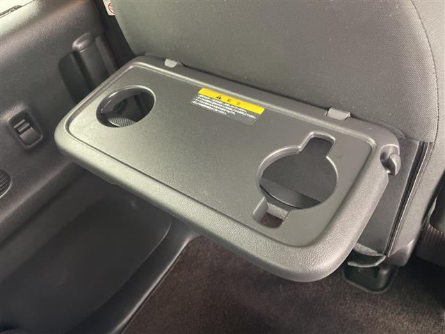 【ドリンクホルダー】長時間のドライブを快適に過ごすために、必須の車内アイテムですね。