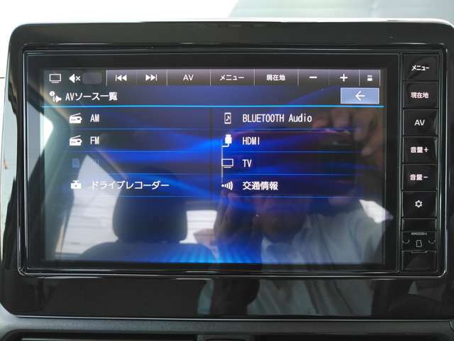 大画面で使いやすい日産純正メモリーナビ！外出先でも見たい番組を見逃さないクッキリ綺麗なフルセグTV、Bluetoothオーディオ対応。別途HDMIケーブル等を接続すれば外部入力でスマホミラーリングも出来ます。