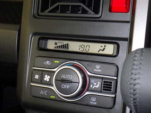 【オートエアコン】お好みの温度に設定して頂くと、車内の温度を自動調整♪快適にクルマの中を過ごして頂けます。