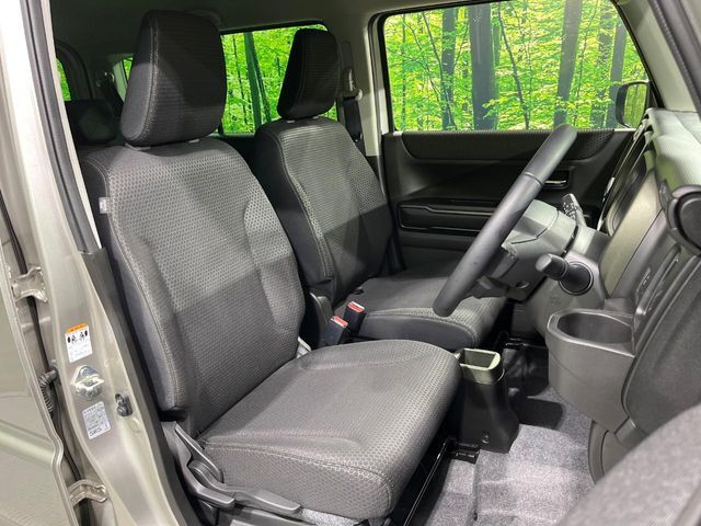 運転席シート廻りは使用感も少なく、良好な状態となっています。丁寧に使われていたことがよくわかりますね。