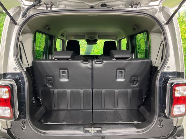 普段のお買い物や通勤、送迎等に十分な荷室スペースを確保しております。セカンドシートを倒すと、大きな荷物の積載も可能です♪