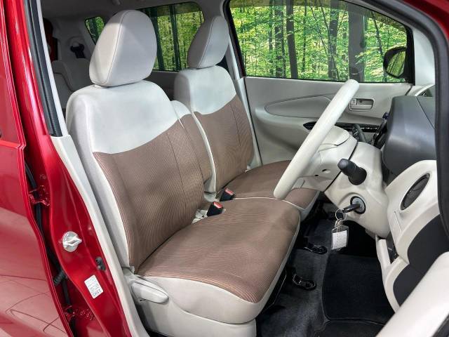 運転席シート廻りは使用感も少なく、良好な状態となっています。丁寧に使われていたことがよくわかりますね。