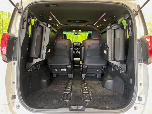 普段のお買い物や通勤、送迎等に十分な荷室スペースを確保しております。セカンドシートを倒すと、大きな荷物の積載も可能です♪
