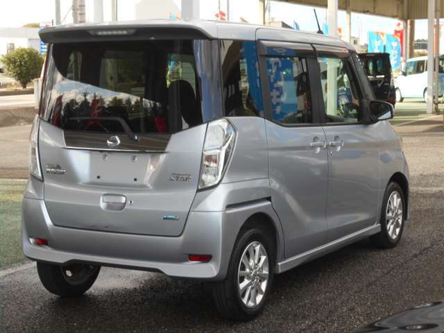 乗用車・RV車専用リフトを7台設置。幅広い車種に対応した整備が可能です