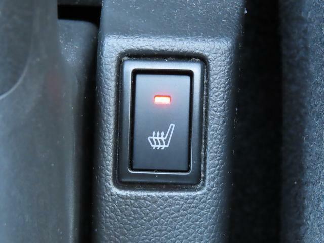 運転席には冬場にウレシイ『シートヒーター』を装備しております！！エンジン始動後すぐに暖かくなってくれるので、エアコンの暖かい風が出るまでの間に是非ご活用ください！！