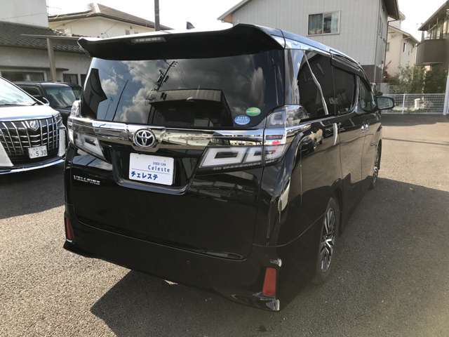 パワーテールゲートを装備。