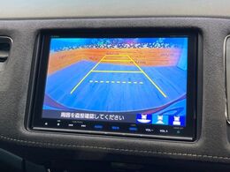 【バックカメラ】駐車時に後方がリアルタイム映像で確認できます。大型商業施設や立体駐車場での駐車時や、夜間のバック時に大活躍！運転スキルに関わらず、今や必須となった装備のひとつです！