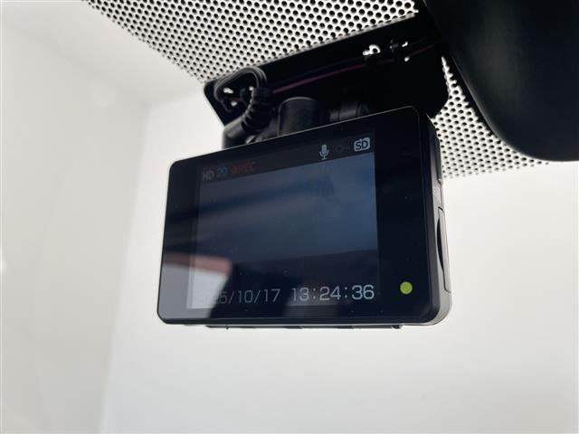 【後部座席操作部】『後部座席周辺の装備』の画像になります。写真の内容に関してご不明点、ご質問等がございましたらお気軽にガリバー店舗までお問い合わせください。