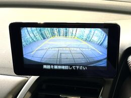 【バックカメラ】駐車時に後方がリアルタイム映像で確認できます。大型商業施設や立体駐車場での駐車時や、夜間のバック時に大活躍！運転スキルに関わらず、今や必須となった装備のひとつです！