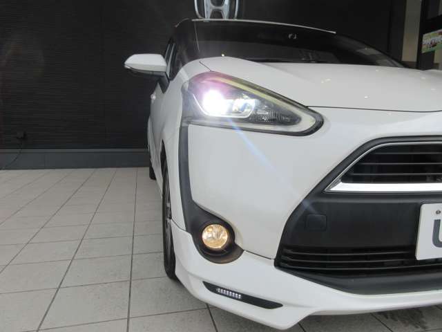 LEDヘッドライトで暗い夜道も明るく照らしてくれます。